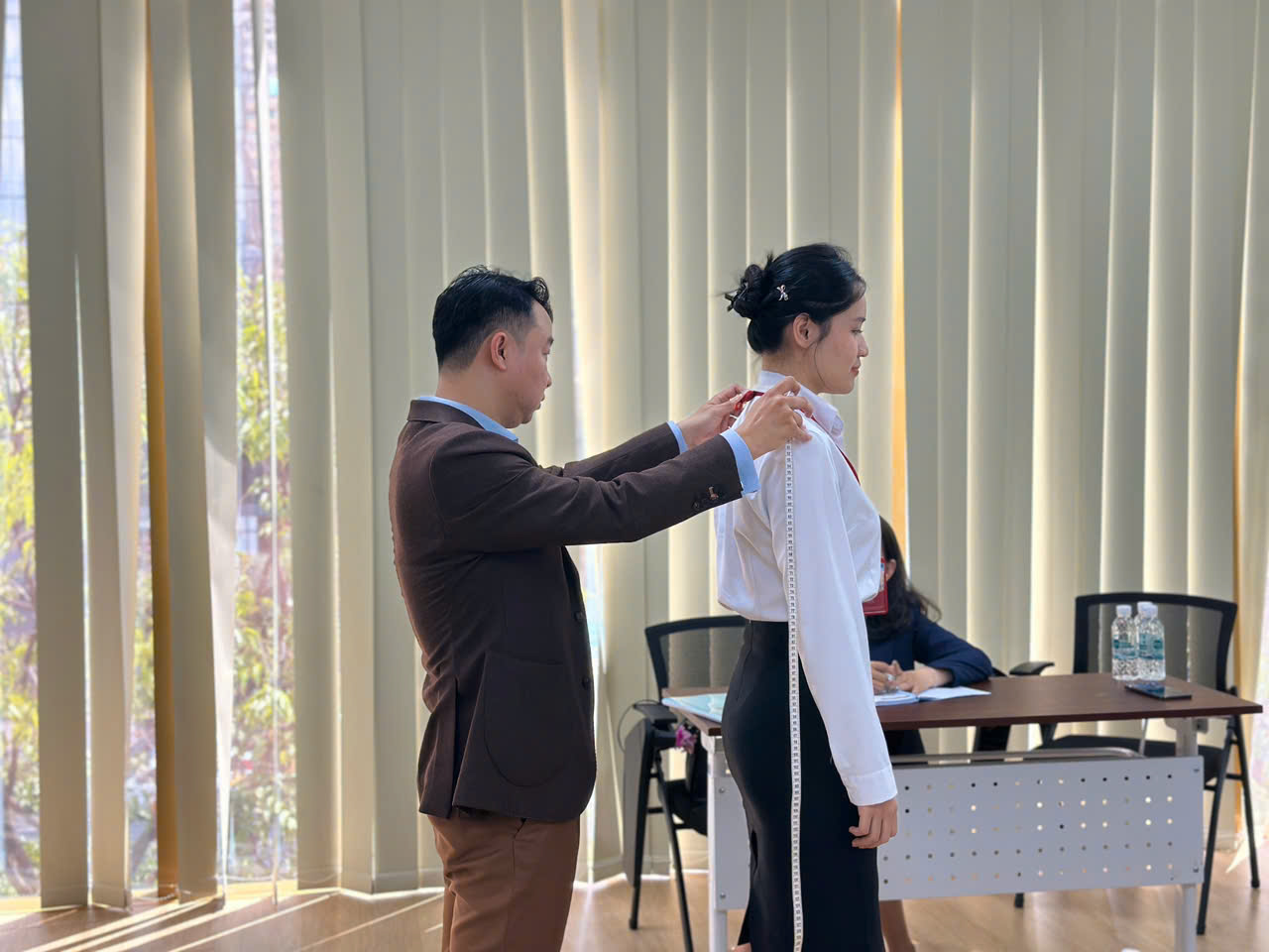 May Đo Tại Nhà Tại Phường Chợ Quán – Dịch Vụ May Suit Tận Nơi